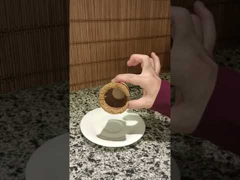 دلع نفسك بكوباية السعادة قهوة بالبسكوت