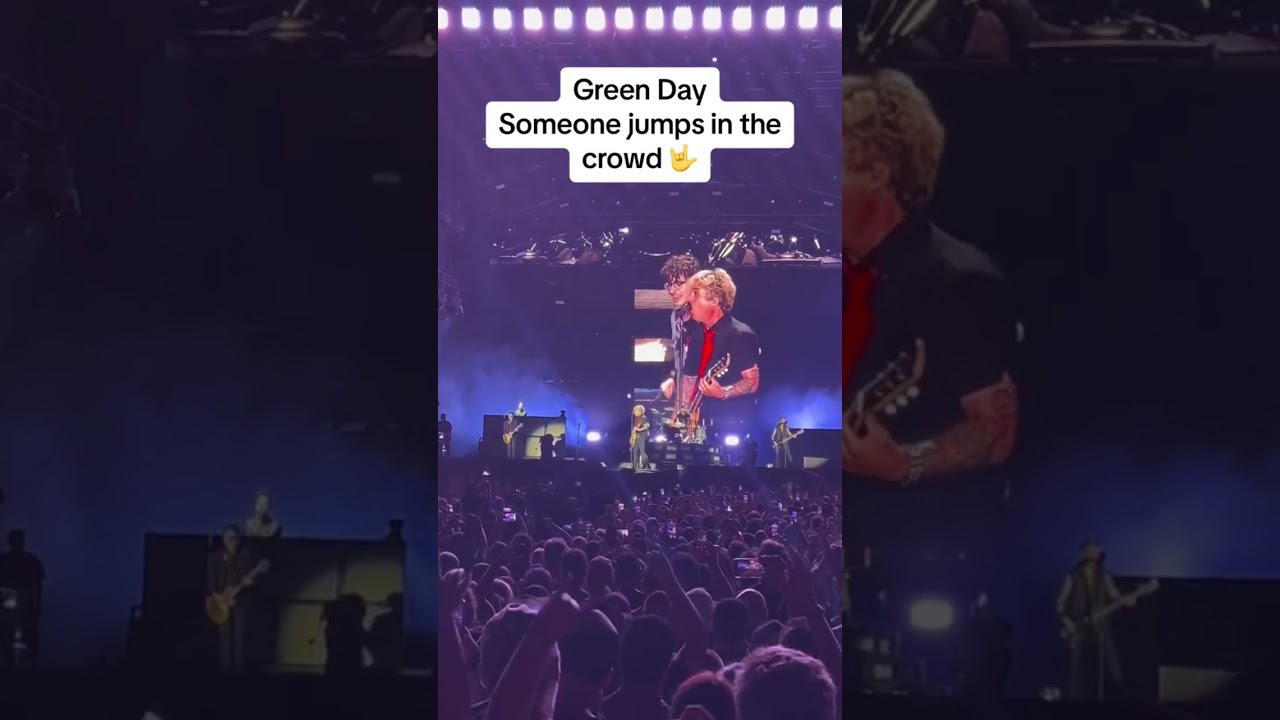 Green Day Someone jumps in the crowd 