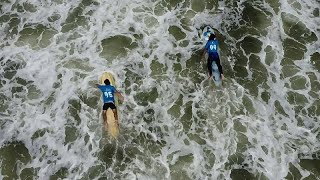 بدون تعليق: رغم الحصار... هواة رياضة ركوب الأمواج يمارسون هوايتهم في قطاع غزة