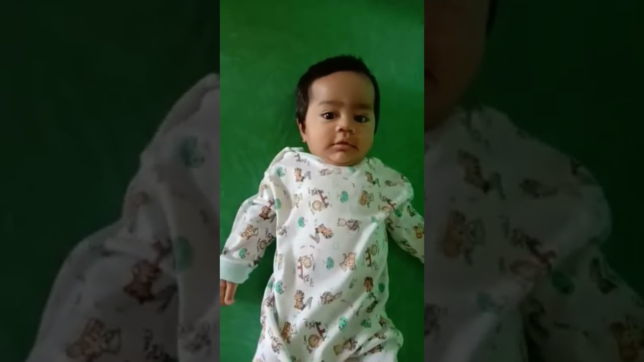 Nadine disuruh hadap ibu Wiwit langsung nengok.. pinternya.. 