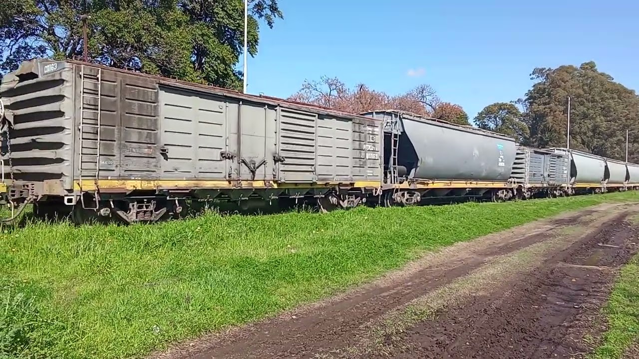 Crrc 9413 entrando  a venado tuerto con el largo cargado 