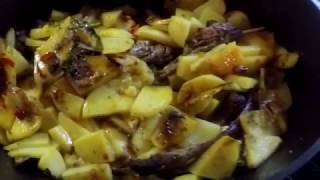 Ребрышки косули в латке с картофелем. Ребрышки косули в латке с картофелем.