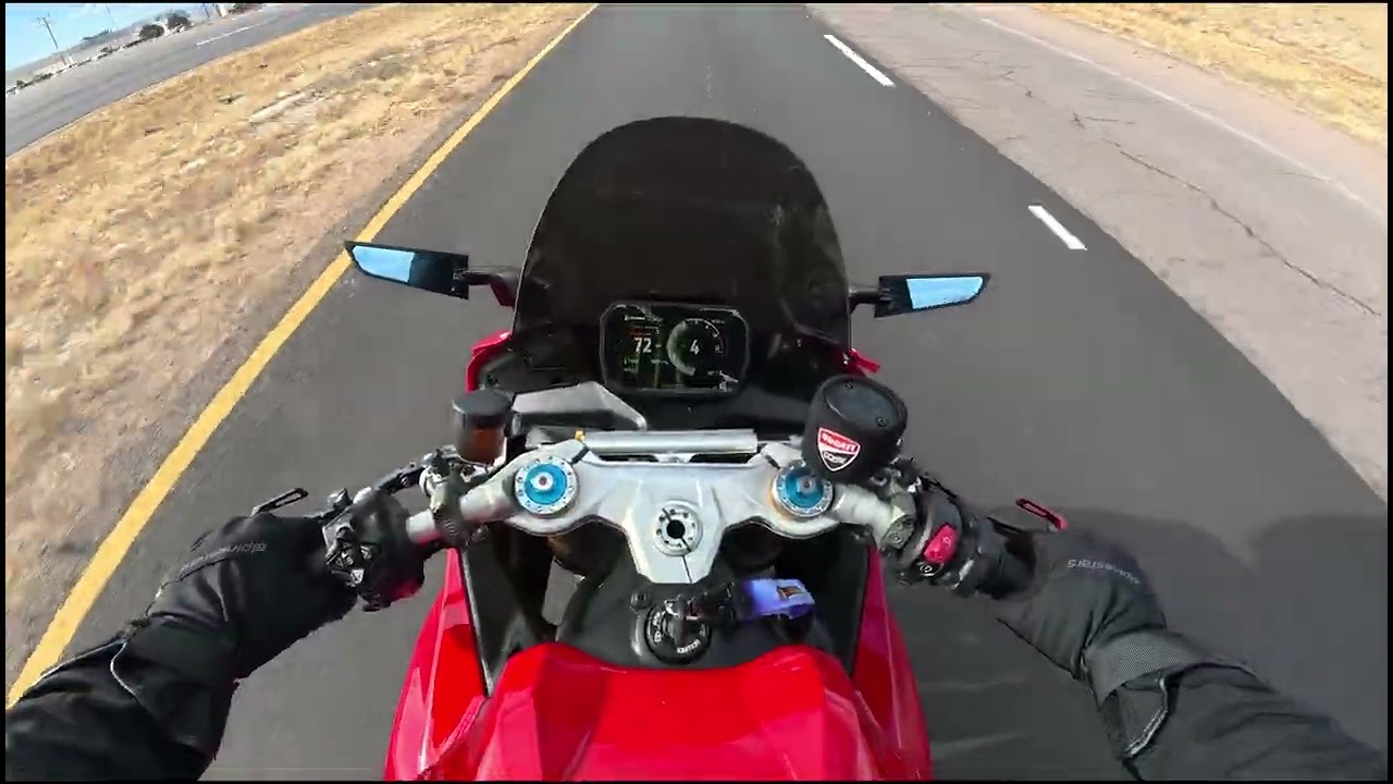 Ducati Panigale V2 S (2025) - Cruising Downtown!