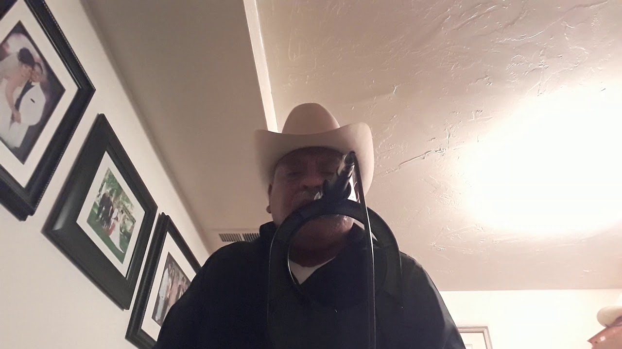 Karaoke ojitos negros encantadores