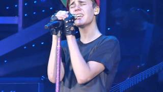 Video thumbnail of "THAT SHOULD BE ME Justin Bieber MY WORLD TOUR PARIS 29/03/2011"