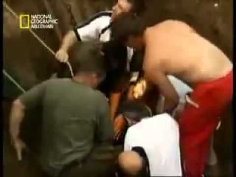 شابة تخاطر بحياتها لانقاذ طفلة من الموت 