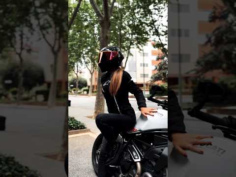GIRL DUCATI RIDER
