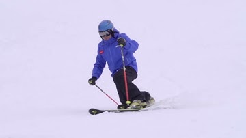 Level 3/4 Telemark short turns full run slow-mo