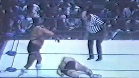 Wahoo McDaniel vs Johnny Valentine 1974