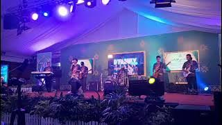 Seribu kemanisan cover by Dfamily band