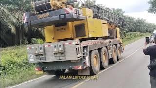 Supir truk ini baik sekali mau menolong teman yang lagi kesusahan di jalan luar biasa sekali