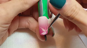 Come si chiamano i disegni sulle unghie?