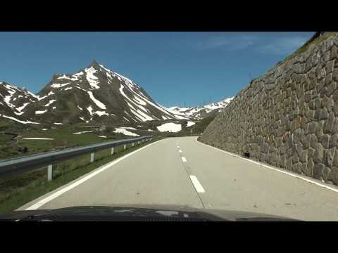 M3 CSL Driving up the Nufenen Pass