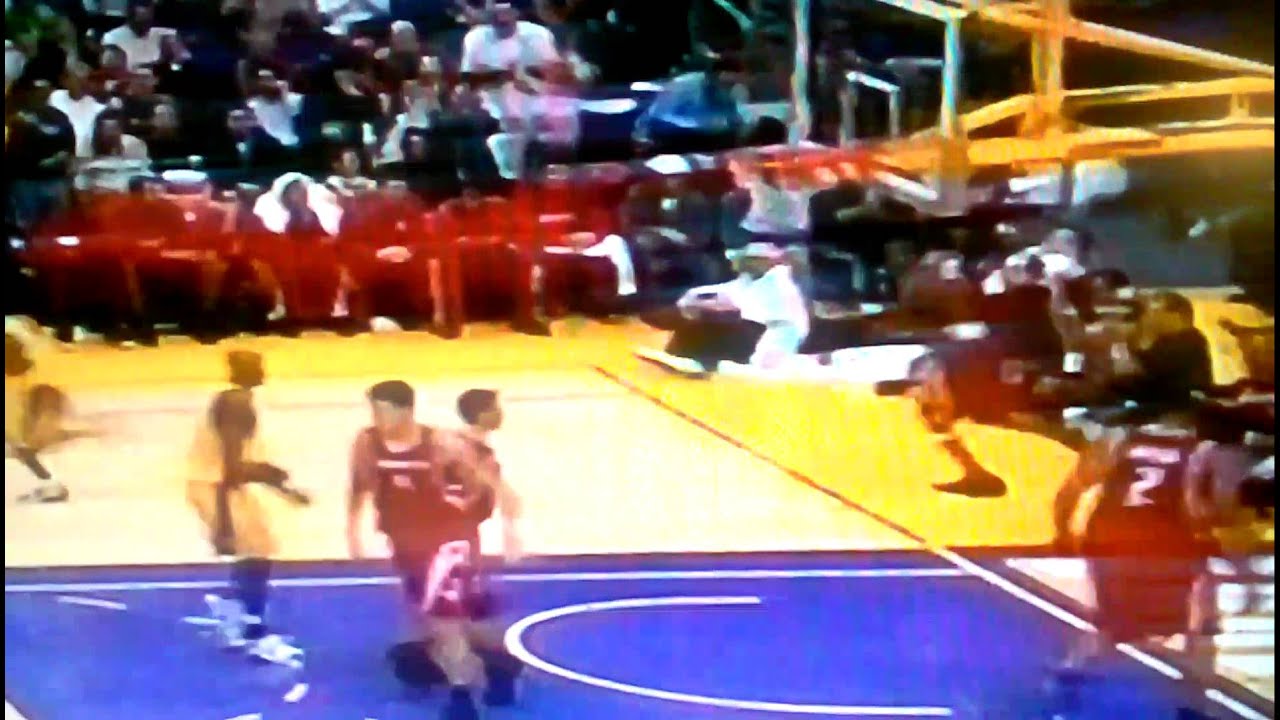 Kobe drives on McGrady for baseline dunk - YouTube