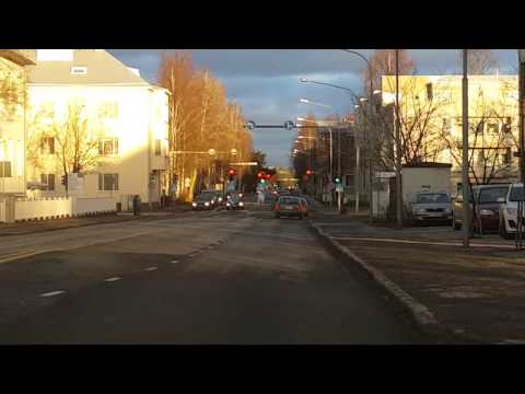 Video: Voitko kääntyä oikealle liikennevalossa?