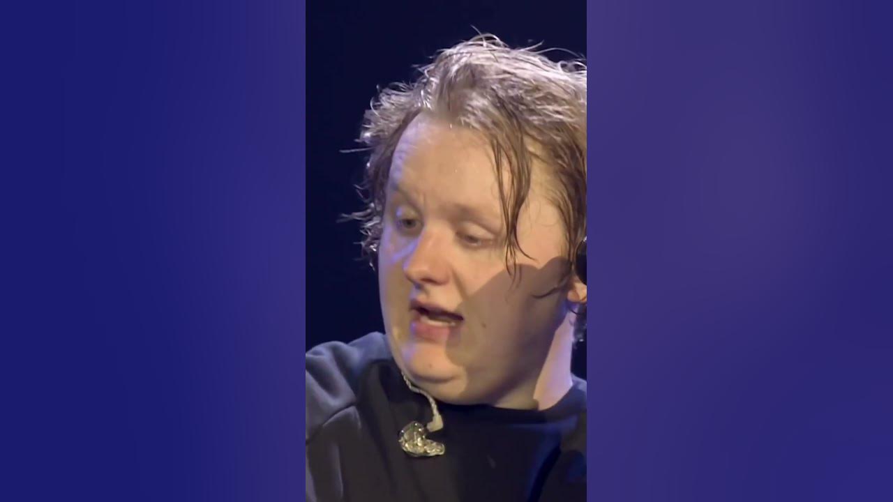 Lewis Capaldi delivers an emotional and touching performance. #shorts #lewiscapaldi #someoneyouloved