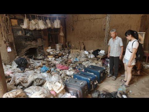 A divorced woman renovates her mother's attic and lives there