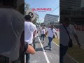 Decenas de personas se forman para poder ser trasladados a la inauguración del Puente Nichupté,