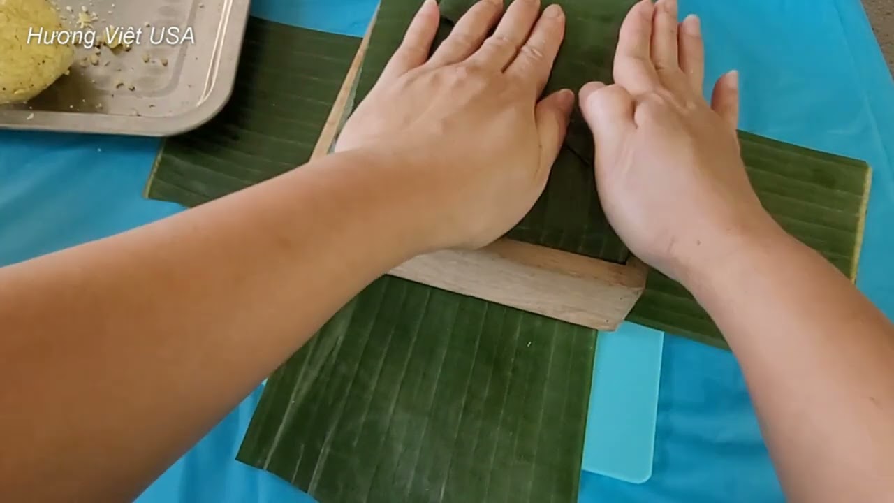 Cách xếp lá chuối gói bánh chưng đơn giản dễ làm