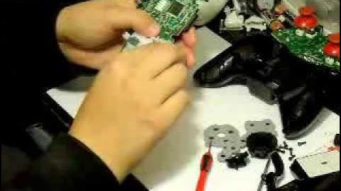 How to assemble and disassemble an Xbox 360 wireless controller.