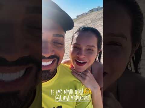 Tirullipa e sua esposa parabenizando sua amiga por mais um ano de vida