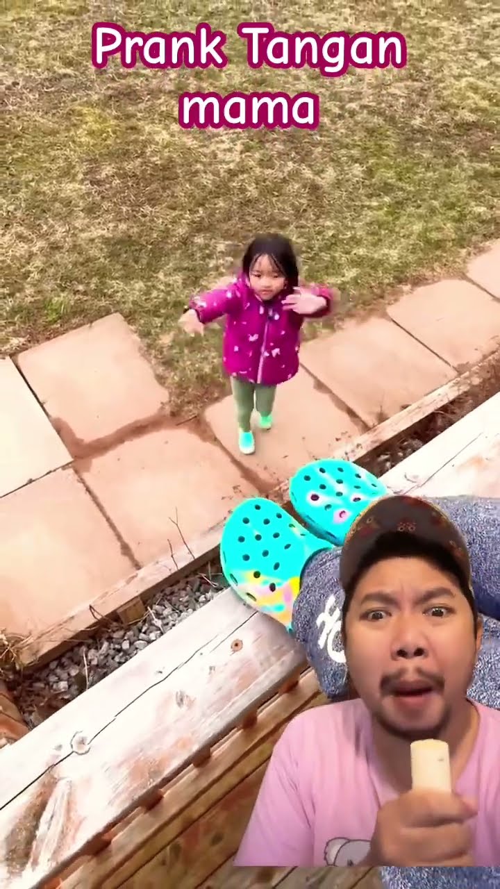 PRANK TANGAN MAMA JADI KAKI!!!?? #funny #cute #sister #comedy #momlife