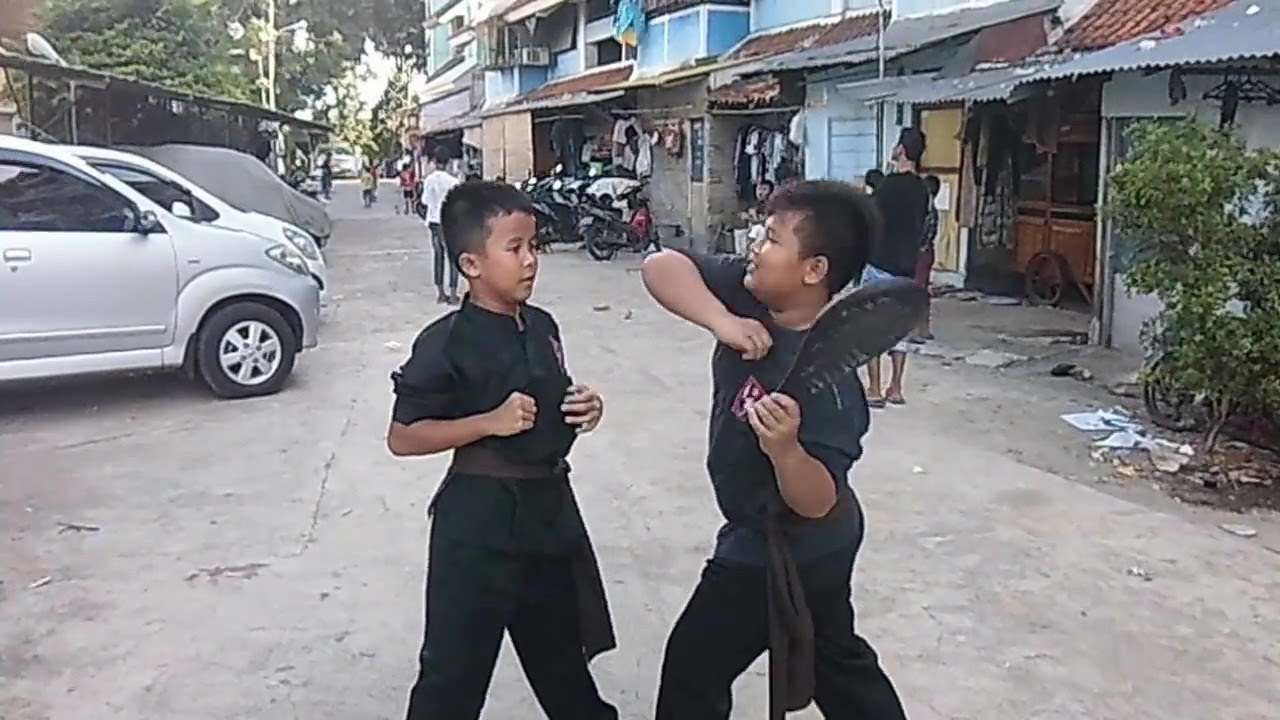Video 7. April 2, 2016 SILAT lesson Yudha learns JURUS 34 (Sikutan