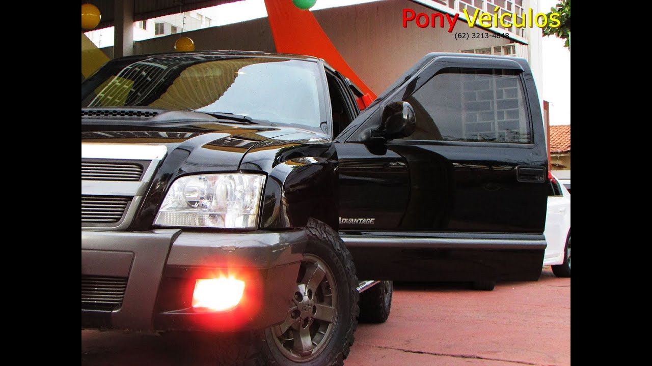 Chevrolet Blazer 2005 tunada no estilo do Goiás