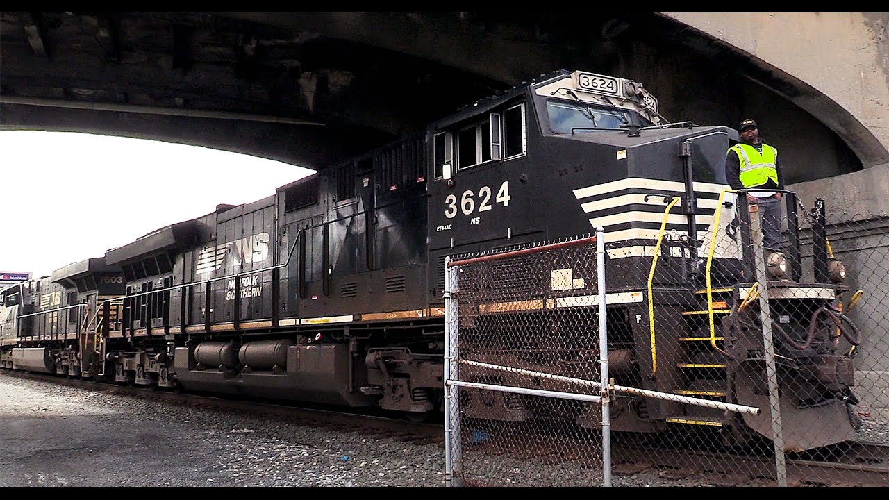 Full Stop-Lotsa Horn at Crossing-Norfolk Southern train ET44AC led