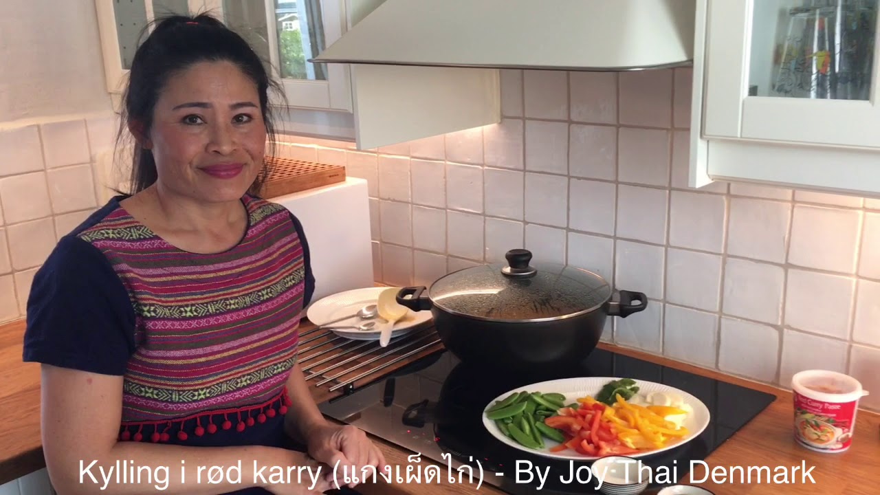 Kylling i rød karry (แกงเผ็ดไก่)