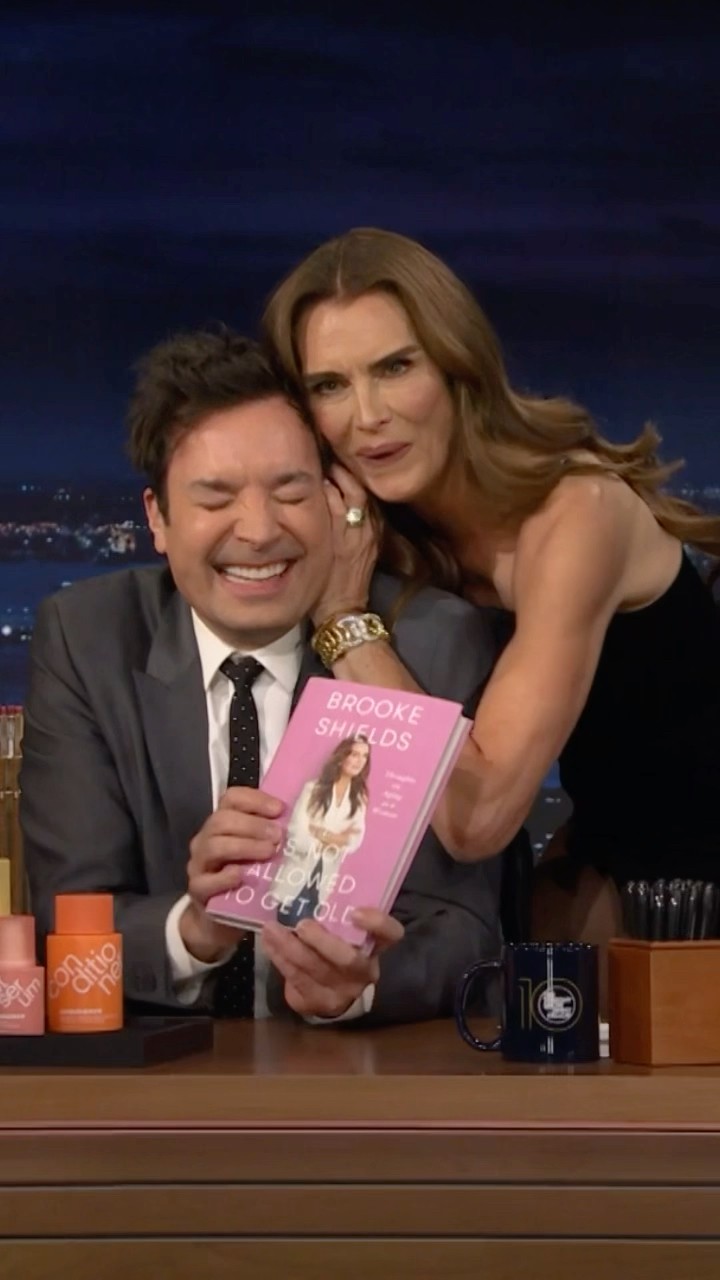 #BrookeShields gives Jimmy a makeover with her Commence haircare products ? #FallonTonight #ASMR