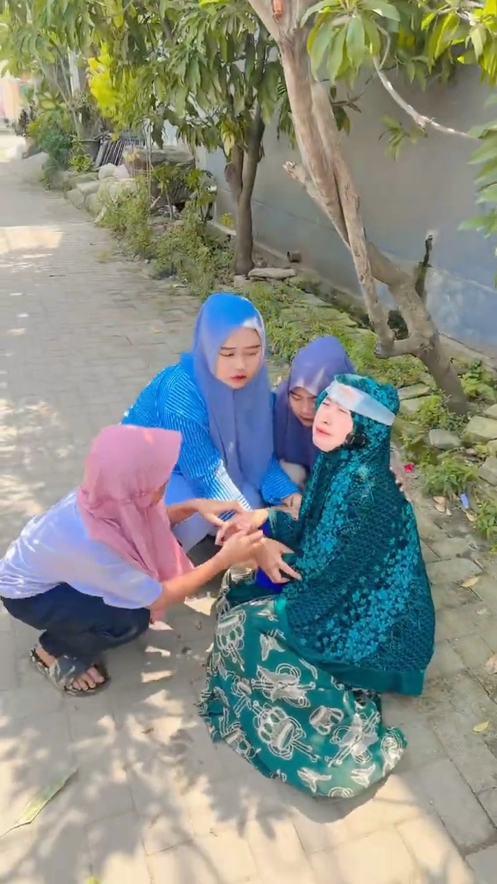 YANG PILIH ORANG TUA SEMOGA MASUK SURGA