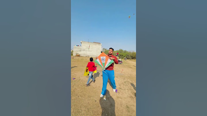 Let the child fly the tricolor kite 🇮🇳🪁#kiteflying #kite #kite #patang #patangbazi