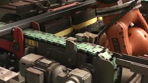 Heavy Duty KUKA Titan Robot Stacking Steel Beams