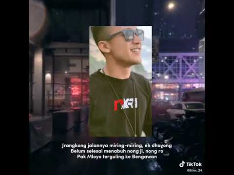 Cintamu Sepahit Topi Miring Gigimu Ompong Menggoreng Ranto Gudel Mendehem