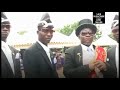 NEGROS BAILANDO CON ATAÚD / / videos divertidos