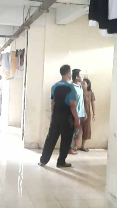 Cewek berantem bawa clurit..ngeri