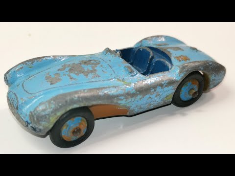 Dinky Toys реставрация Aston Martin DB 3 № 104. Отливка игрушечной модели 1952 года.