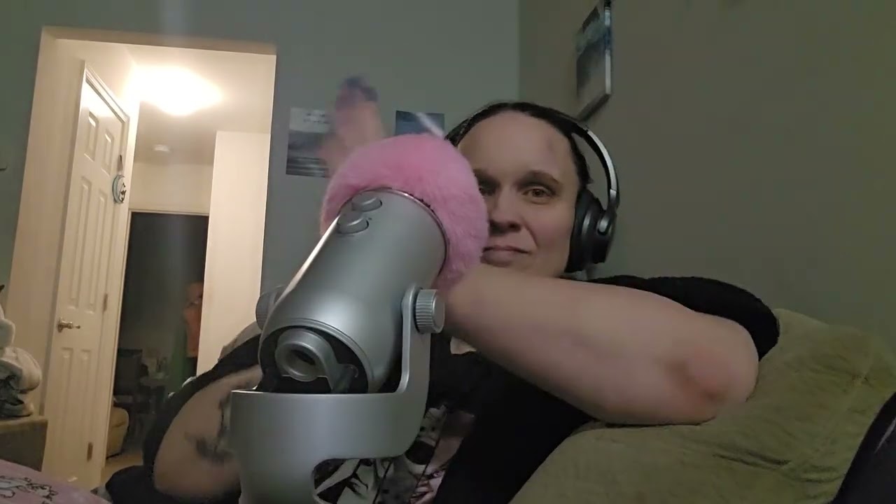 ASMR Triggers ( Mic brushing/ scratching,  crinkle sounds , glasses tapping) No talking ♥️ 