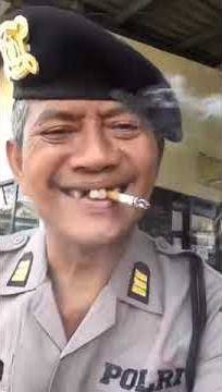 Hebat... Merokok sambil ngopi