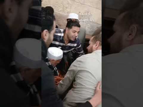 هيق طعوا بعضهم عليه لحظة خروج الدكتور احمد عمر هاشم من جامع الازهر الشريف