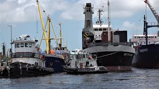 Tug Boats Working In Super Tight Spaces ! (Miami River on a Boat !)