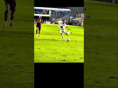 نيمار جونيور يحرز هدف مع سانتوس ضد فلامينغو من المدرجات