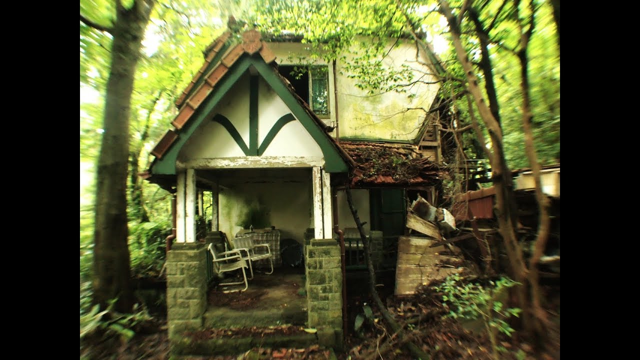 Abandoned Royal House in Japan (HISTORY OF THE PLACE) - Urban Exploration