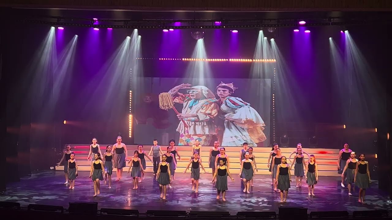 סיפור ישראלי- מחרוזת מחזות זמר ישראלים ״ברודווי פינת כרמיאל״ כרמי מחול 30/3/2024