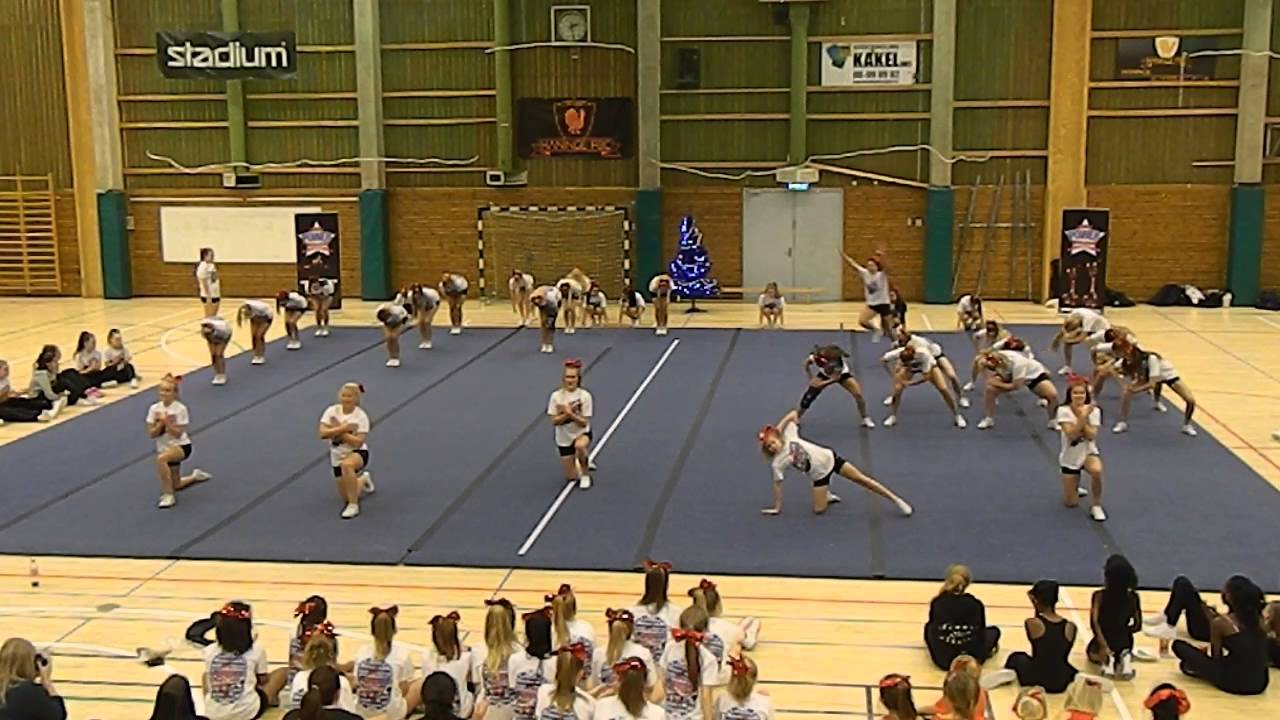 Power Cheer Juluppvisning 2013 Eagles and Cougars