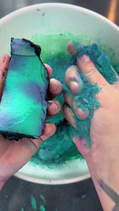 Green and blue dyed Gym Chalk #asmr #gymchalk #shorts #oddlysatisfying #satisfying