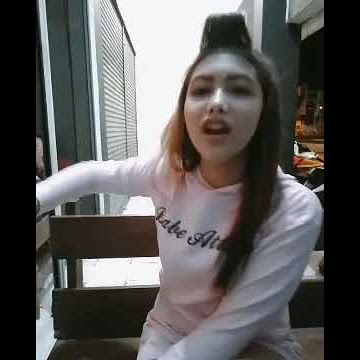 Story WA merokok // Cewek Cantik Merokok😂😂