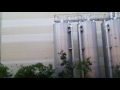ビルの谷間で