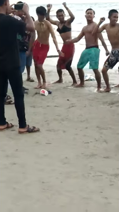Gokil laki 2 pakai bra